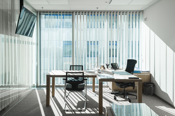 Vertikaljalousien für große Fenster – Funktionalität und Ästhetik Vertikaljalousien für große Fenster – Funktionalität und Ästhetik